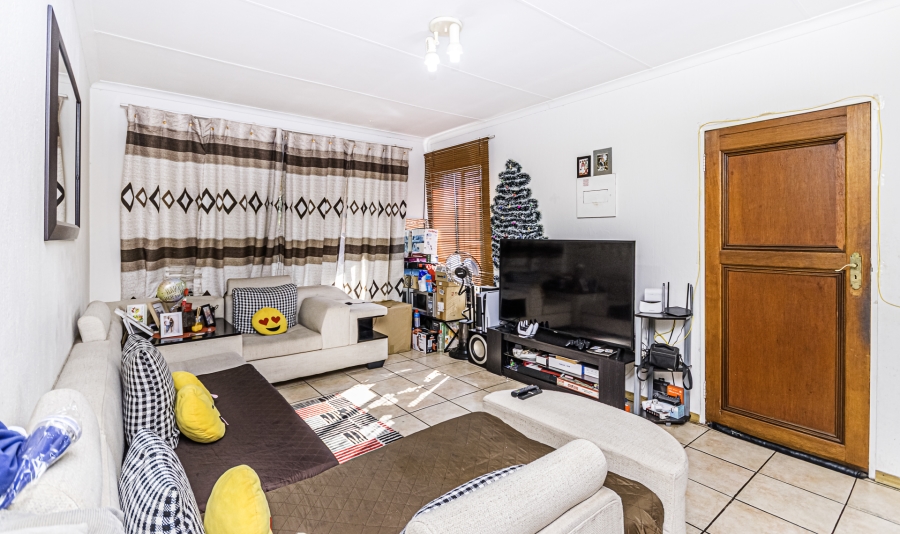 2 Bedroom Property for Sale in Die Hoewes Gauteng