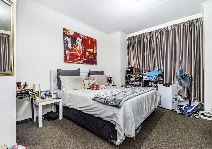 2 Bedroom Property for Sale in Die Hoewes Gauteng