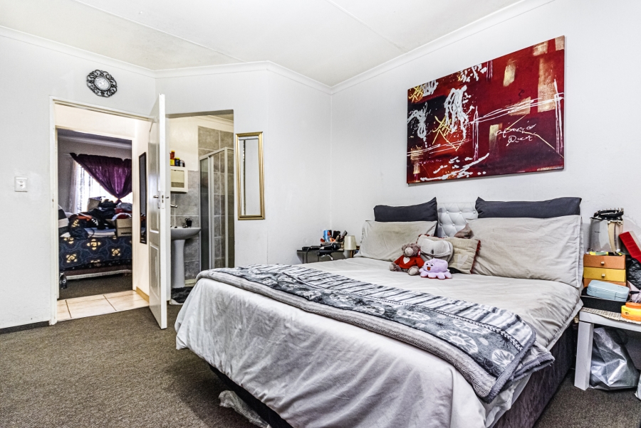 2 Bedroom Property for Sale in Die Hoewes Gauteng