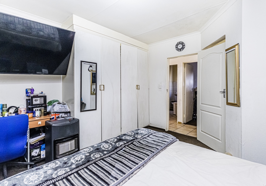 2 Bedroom Property for Sale in Die Hoewes Gauteng