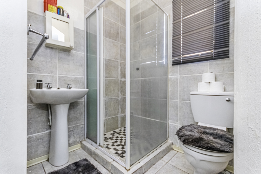 2 Bedroom Property for Sale in Die Hoewes Gauteng