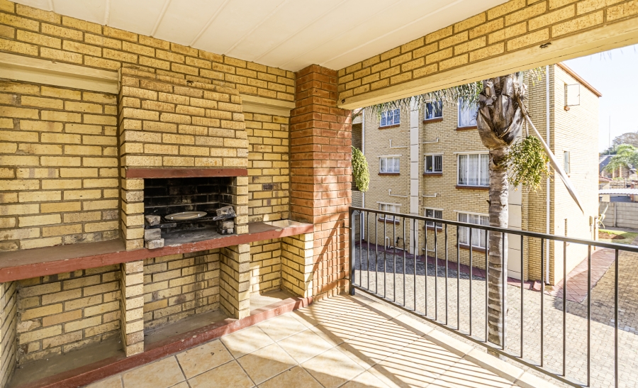 2 Bedroom Property for Sale in Die Hoewes Gauteng