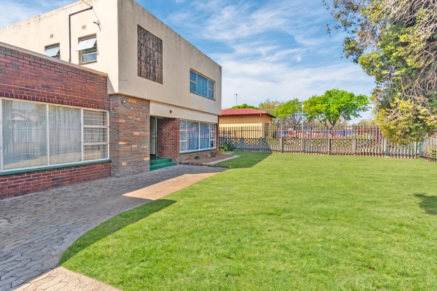 5 Bedroom Property for Sale in Witpoortjie Gauteng