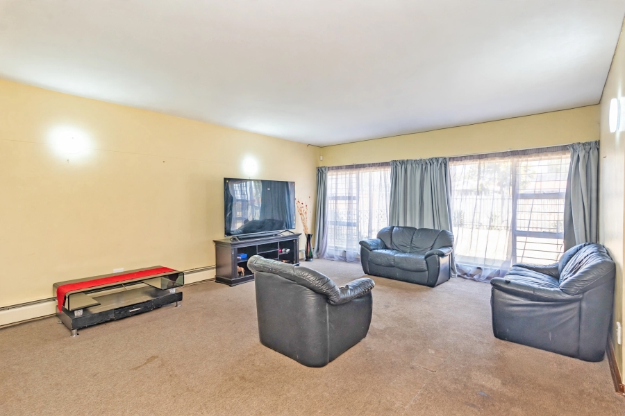 5 Bedroom Property for Sale in Witpoortjie Gauteng