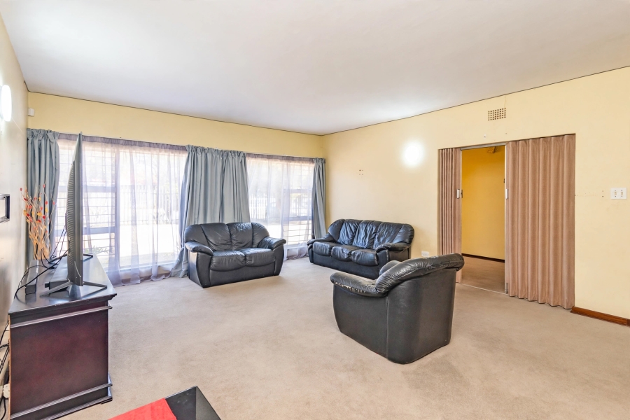 5 Bedroom Property for Sale in Witpoortjie Gauteng