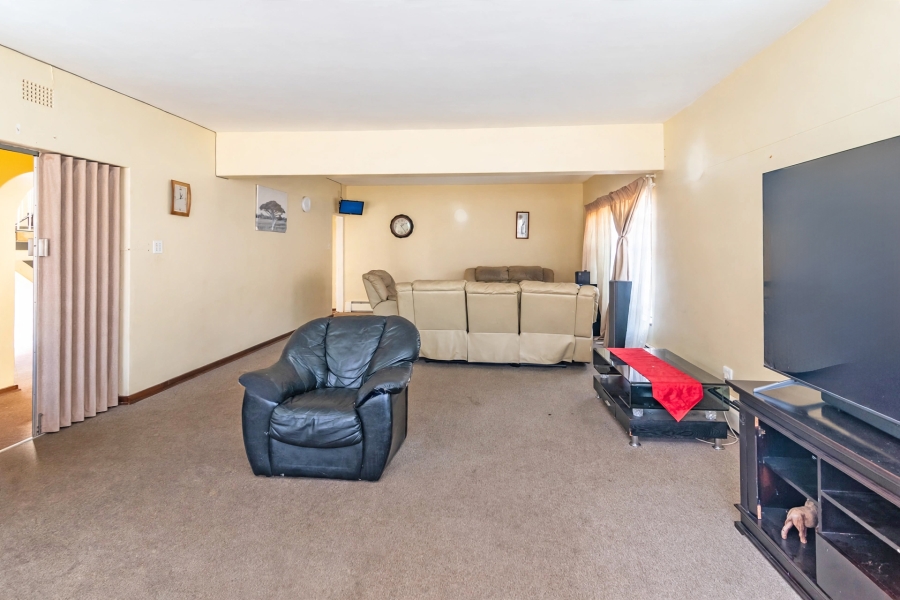 5 Bedroom Property for Sale in Witpoortjie Gauteng