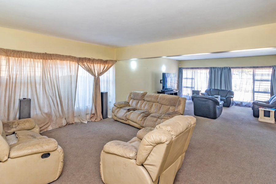 5 Bedroom Property for Sale in Witpoortjie Gauteng