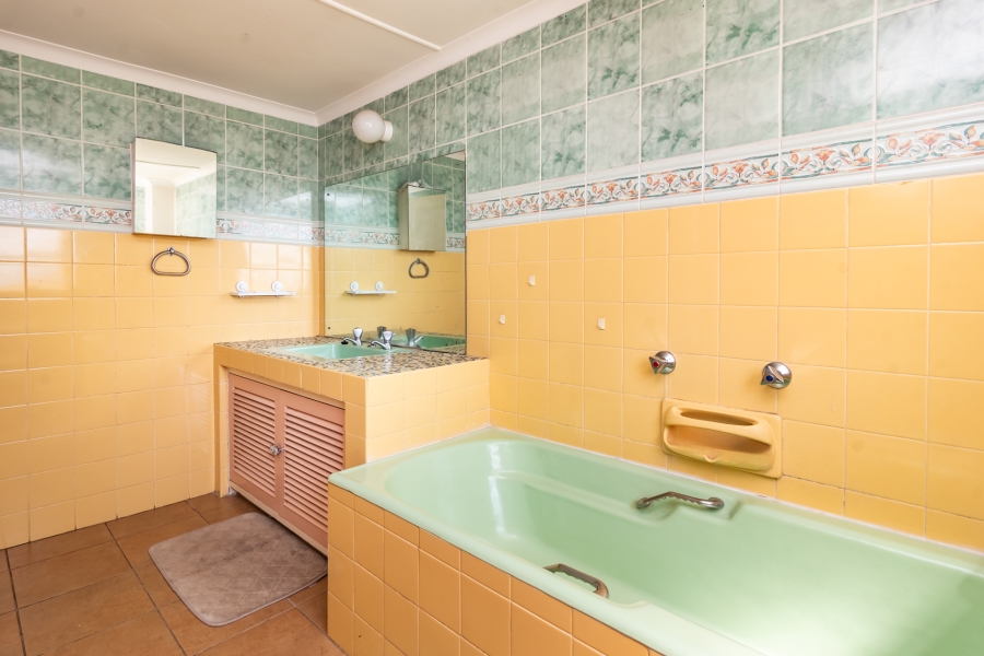 5 Bedroom Property for Sale in Witpoortjie Gauteng