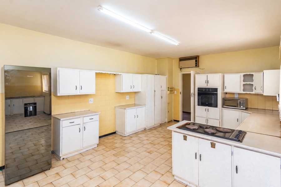 5 Bedroom Property for Sale in Witpoortjie Gauteng