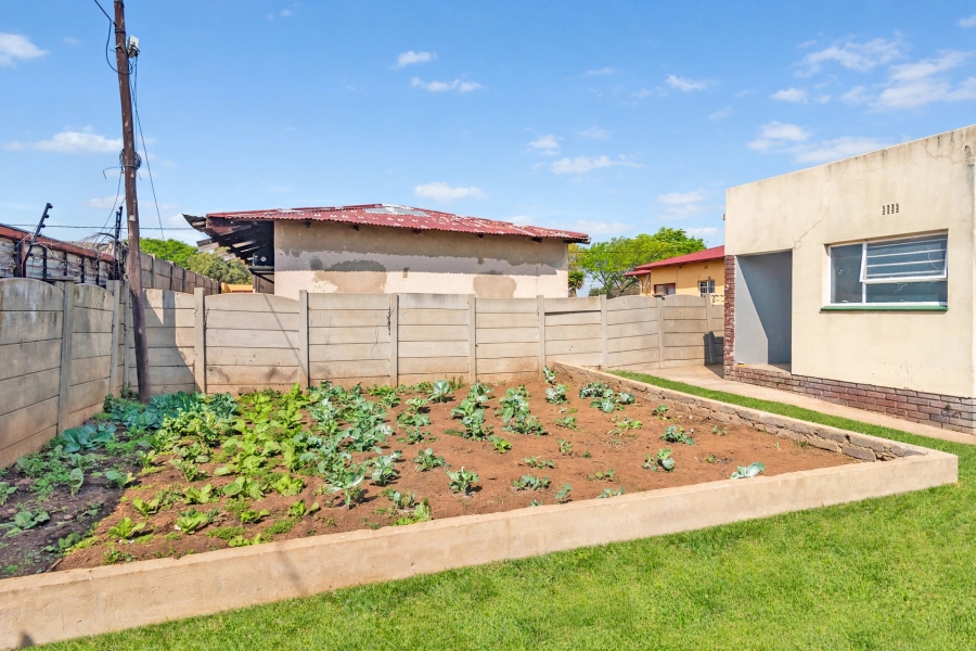 5 Bedroom Property for Sale in Witpoortjie Gauteng