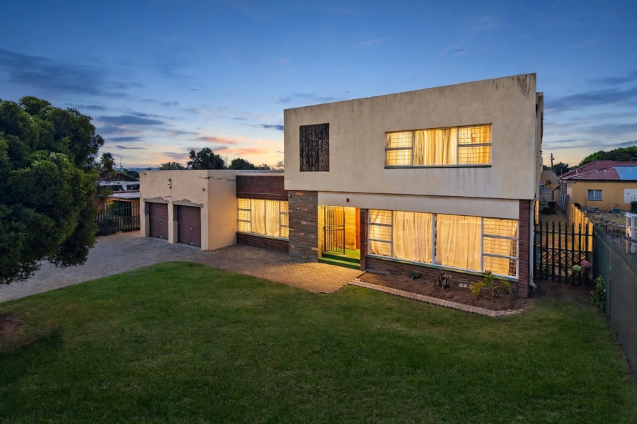 5 Bedroom Property for Sale in Witpoortjie Gauteng