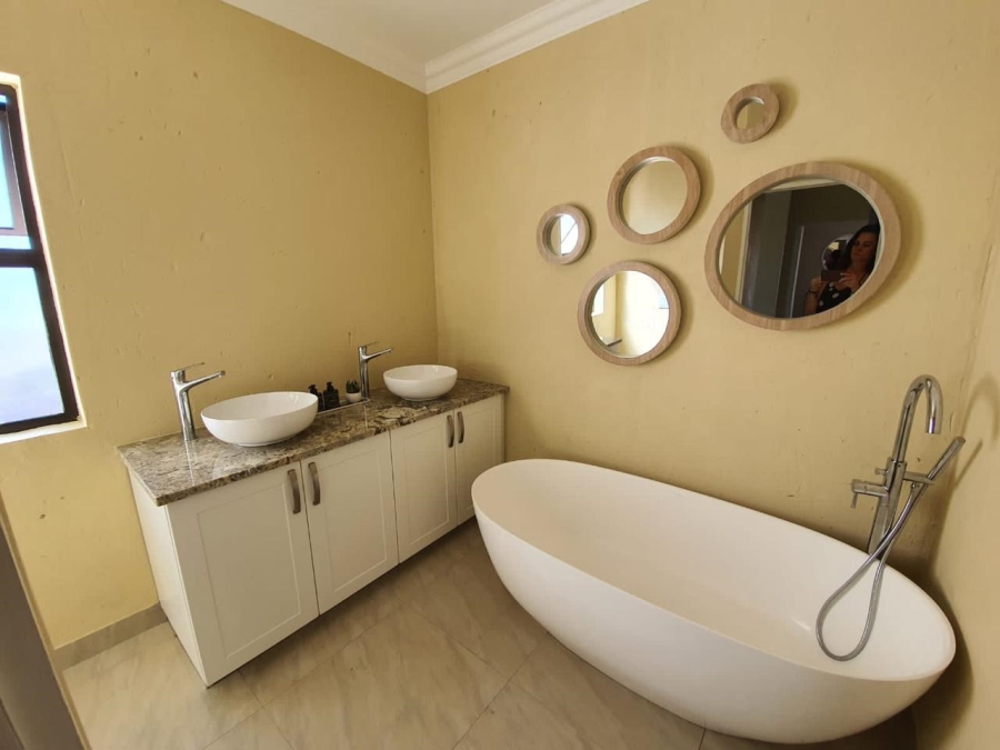 4 Bedroom Property for Sale in Vanderbijlpark CE 7 Gauteng