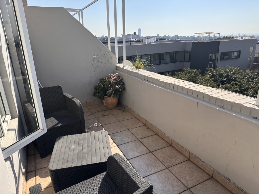 To Let 1 Bedroom Property for Rent in Illovo Gauteng