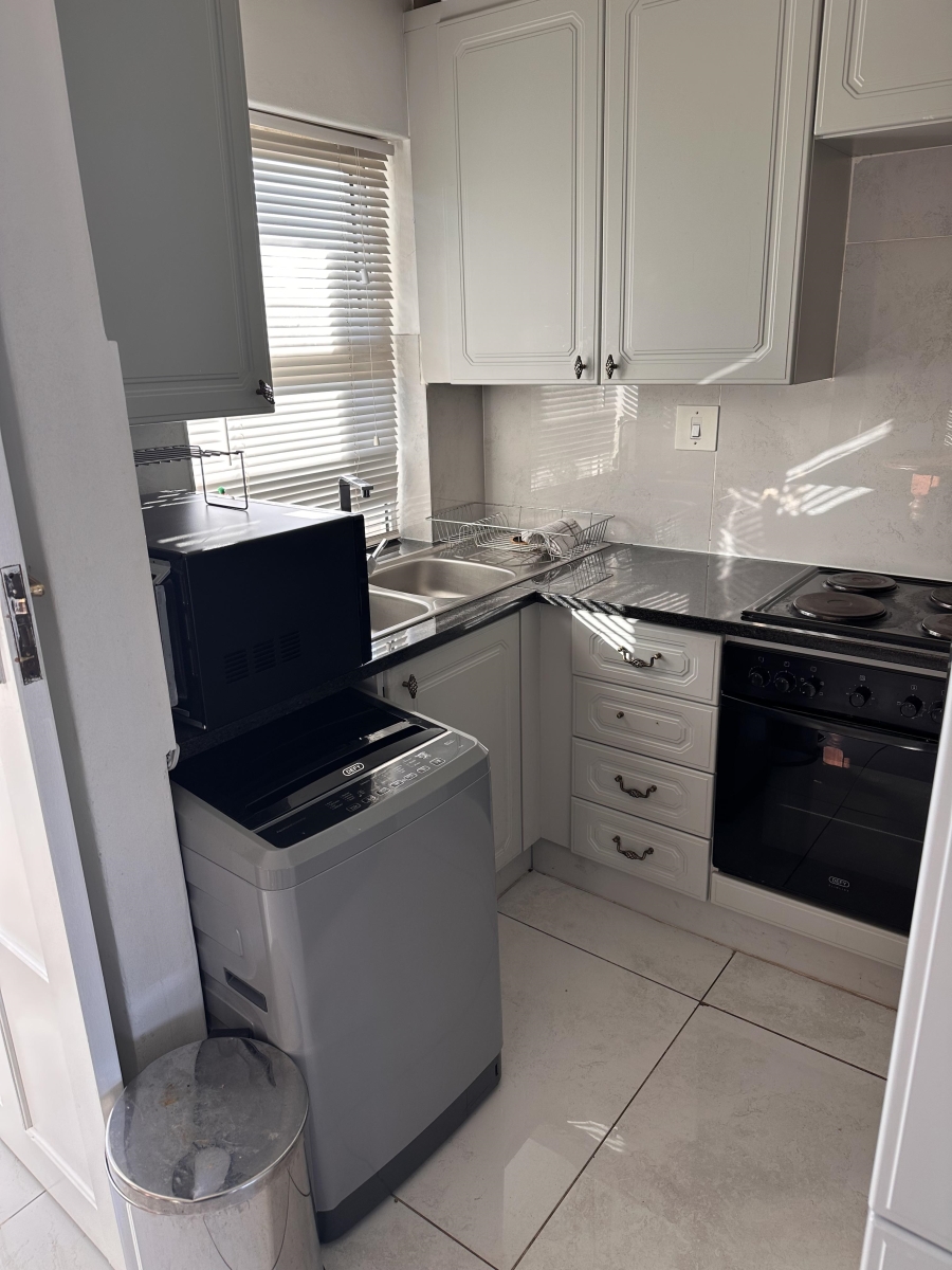 To Let 1 Bedroom Property for Rent in Illovo Gauteng
