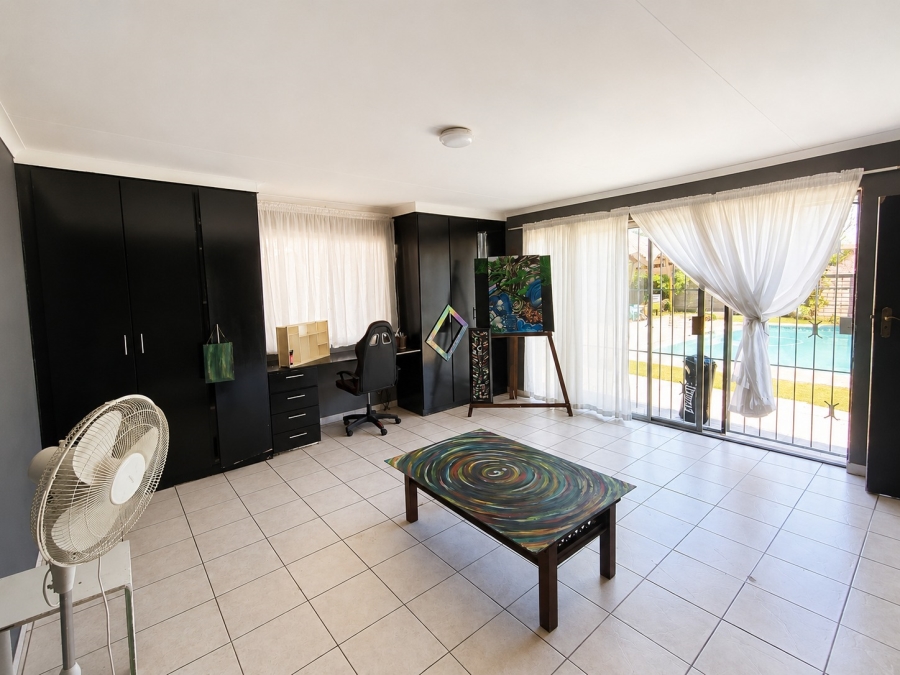 5 Bedroom Property for Sale in Brackendowns Gauteng