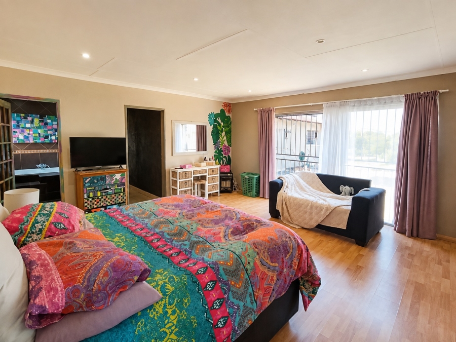5 Bedroom Property for Sale in Brackendowns Gauteng