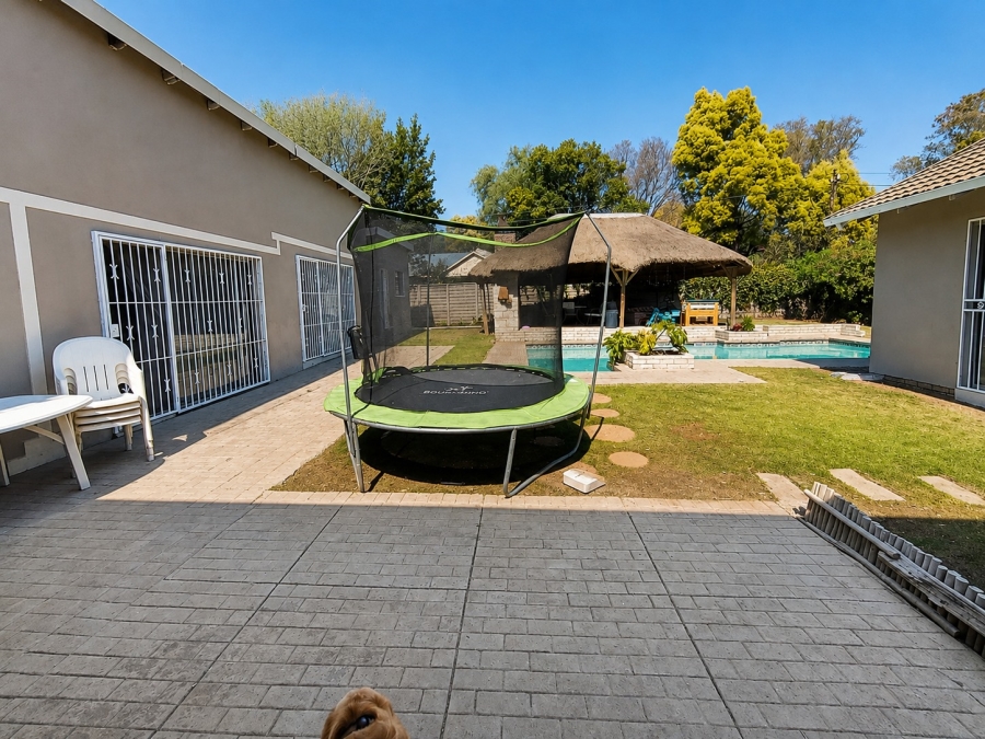 5 Bedroom Property for Sale in Brackendowns Gauteng