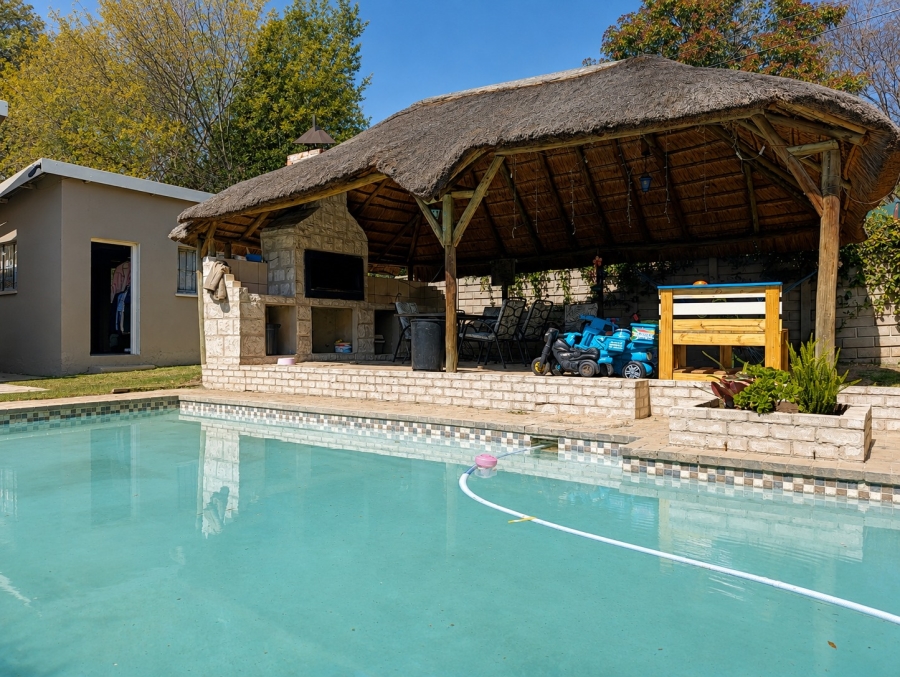 5 Bedroom Property for Sale in Brackendowns Gauteng