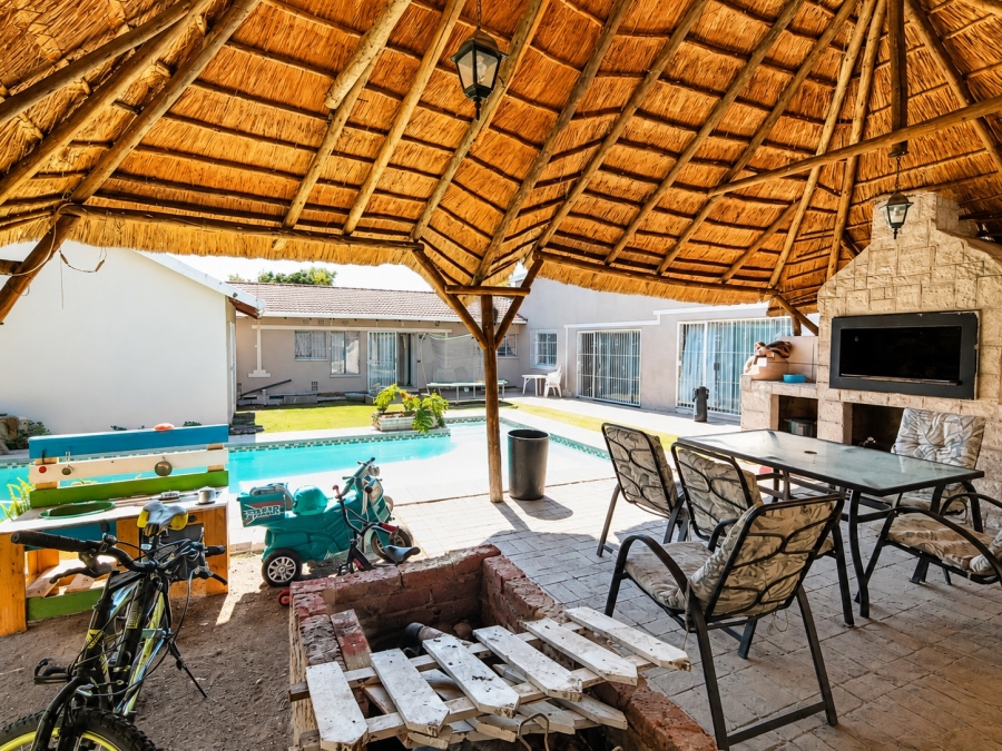 5 Bedroom Property for Sale in Brackendowns Gauteng
