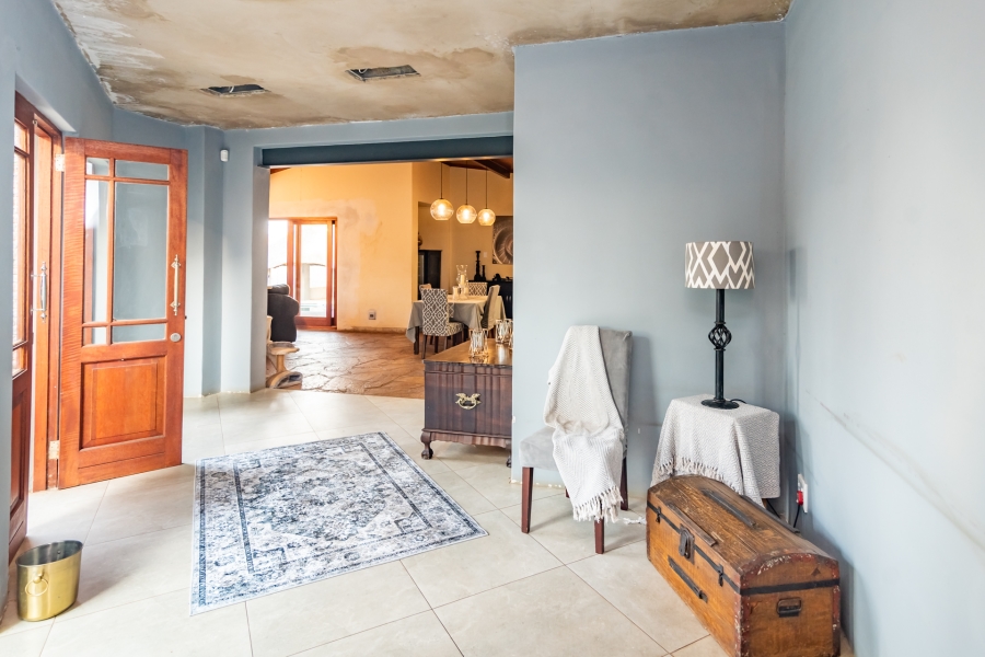 5 Bedroom Property for Sale in Clubview Gauteng