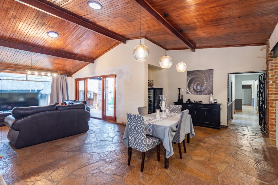 5 Bedroom Property for Sale in Clubview Gauteng
