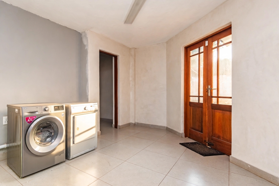 5 Bedroom Property for Sale in Clubview Gauteng