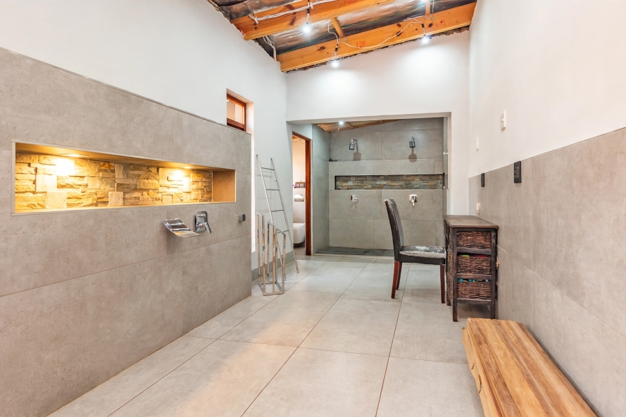 5 Bedroom Property for Sale in Clubview Gauteng
