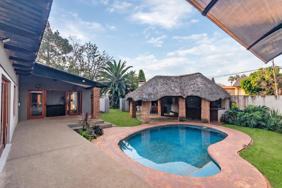 5 Bedroom Property for Sale in Clubview Gauteng