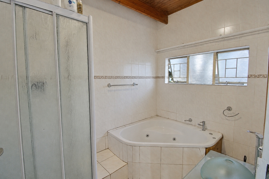 6 Bedroom Property for Sale in Wonderboom South Gauteng