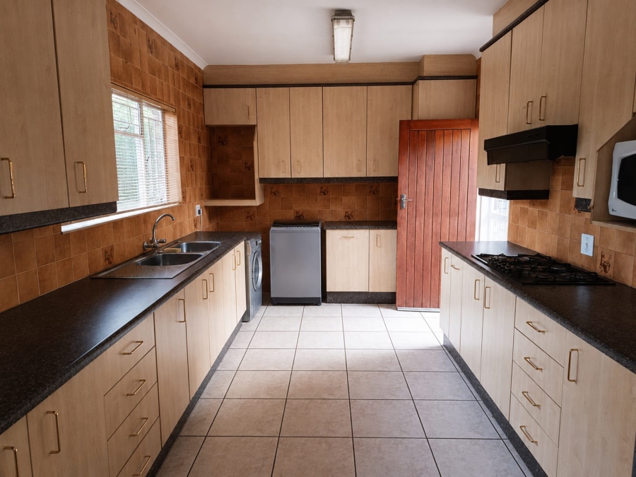 To Let 4 Bedroom Property for Rent in Golf Park Gauteng