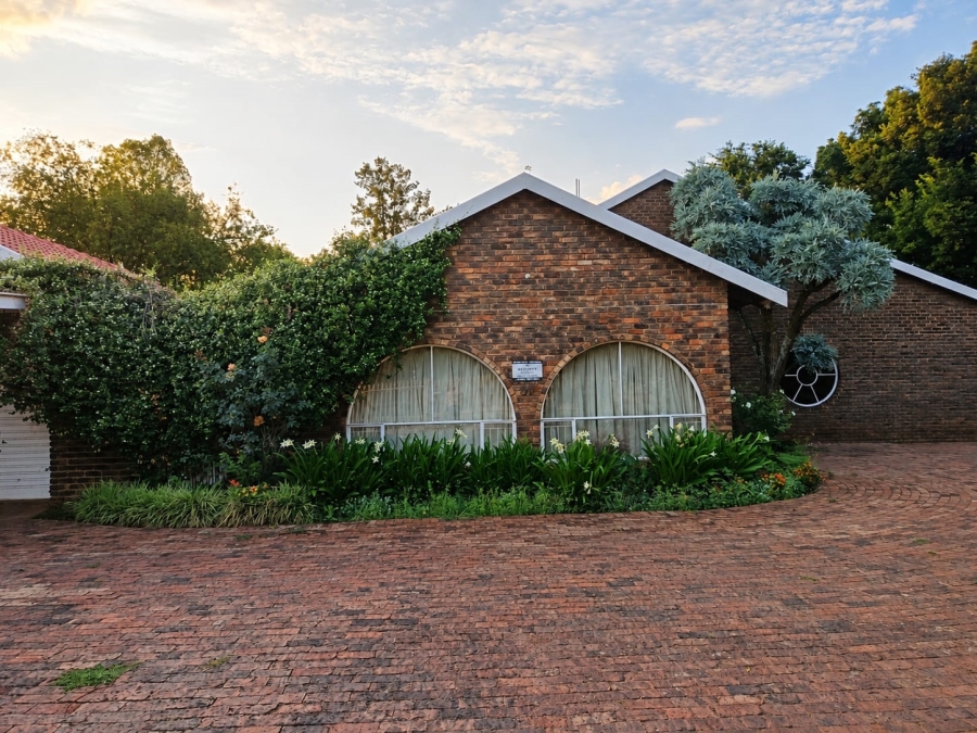 To Let 4 Bedroom Property for Rent in Golf Park Gauteng