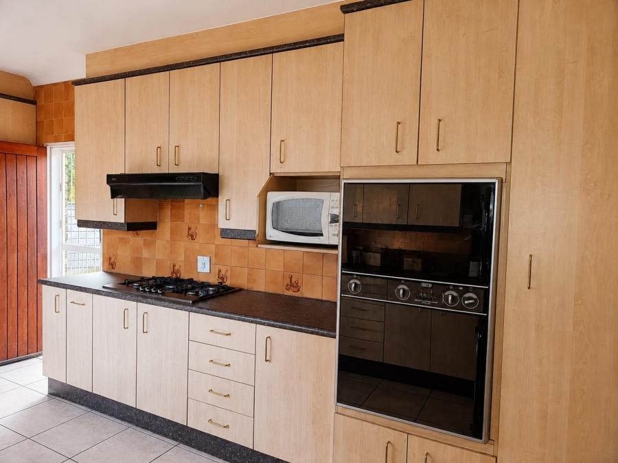 To Let 4 Bedroom Property for Rent in Golf Park Gauteng