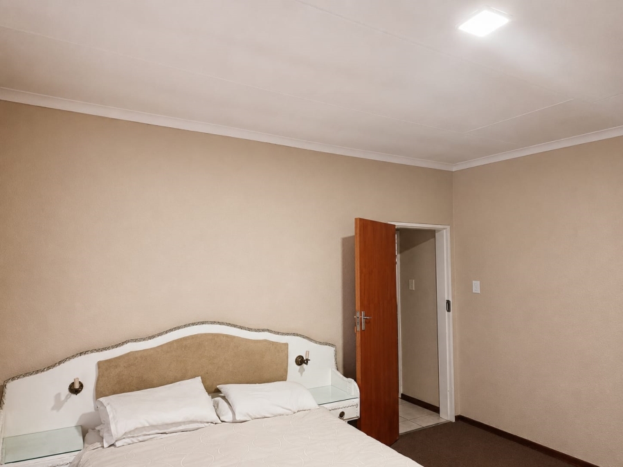 To Let 4 Bedroom Property for Rent in Golf Park Gauteng