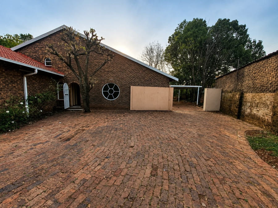 To Let 4 Bedroom Property for Rent in Golf Park Gauteng