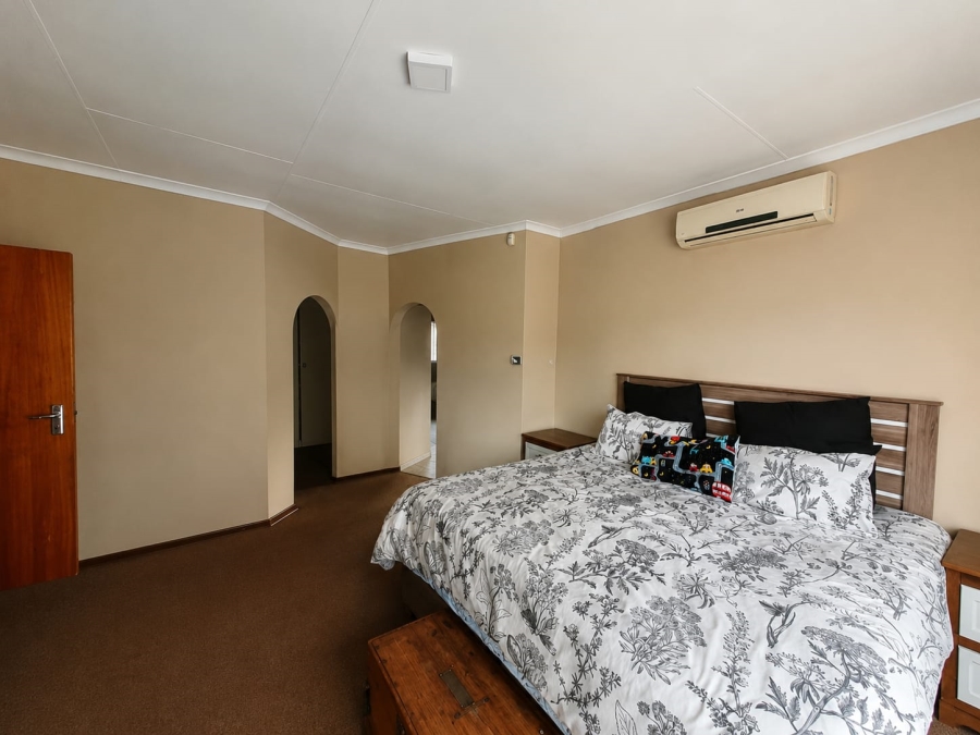 To Let 4 Bedroom Property for Rent in Golf Park Gauteng