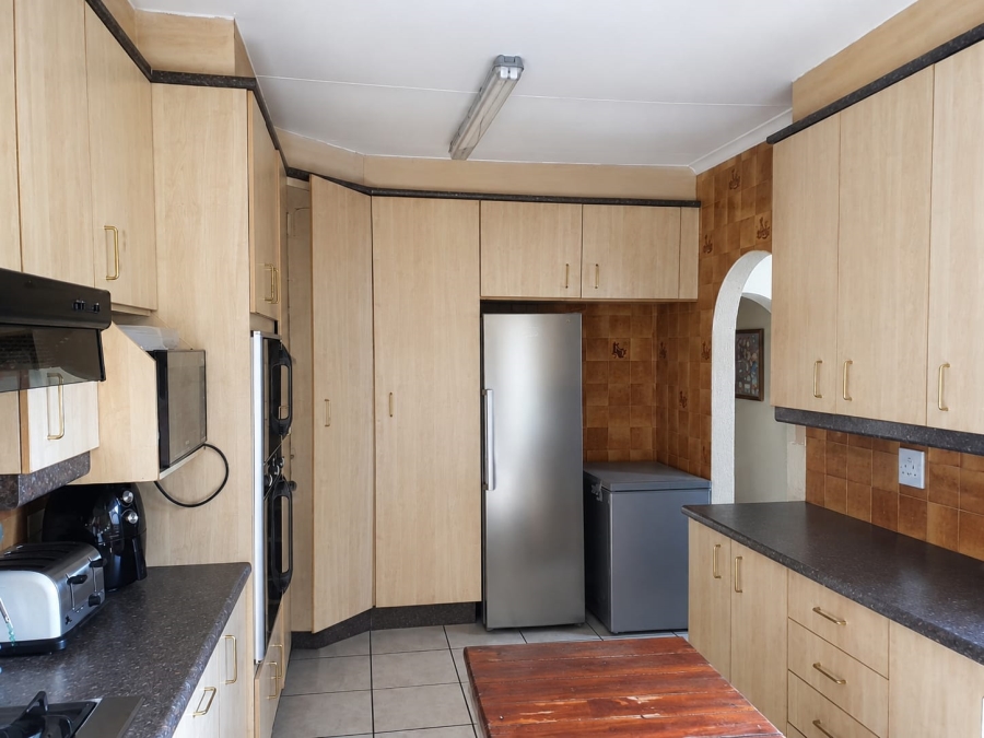 To Let 4 Bedroom Property for Rent in Golf Park Gauteng