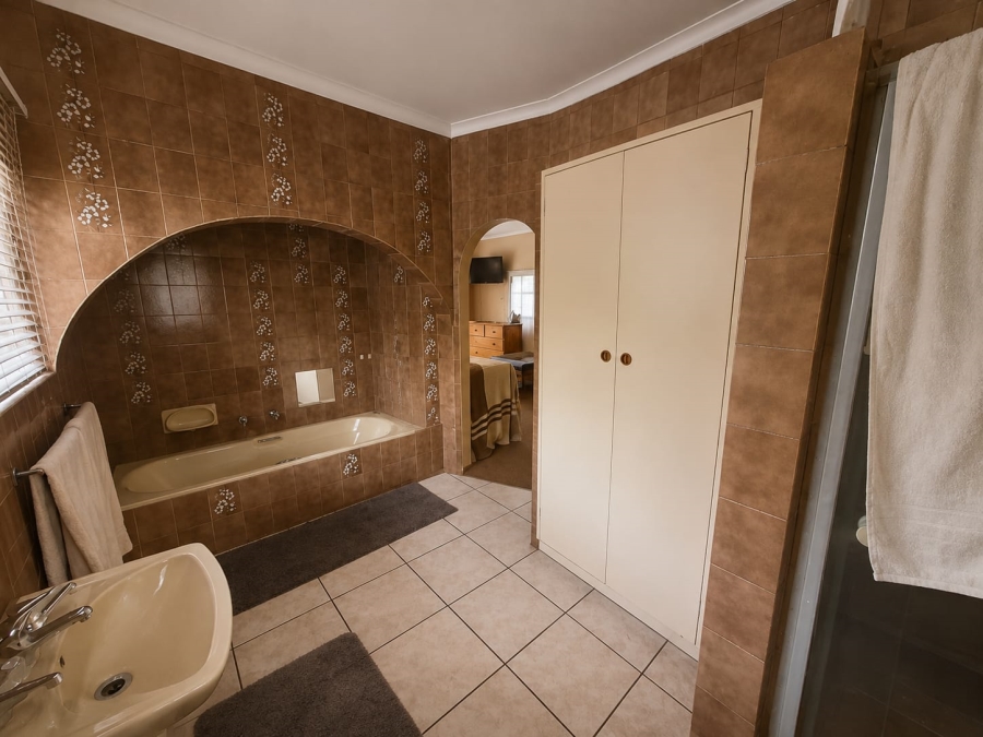 To Let 4 Bedroom Property for Rent in Golf Park Gauteng