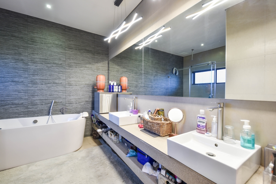4 Bedroom Property for Sale in Silverwoods Country Estate Gauteng
