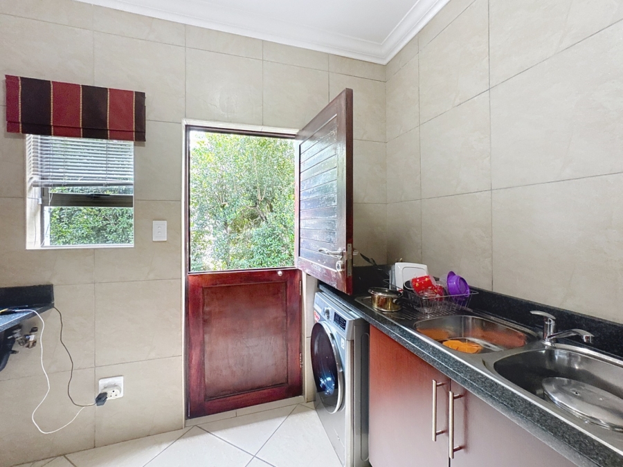 To Let 4 Bedroom Property for Rent in Leeuwenhof Estate Gauteng
