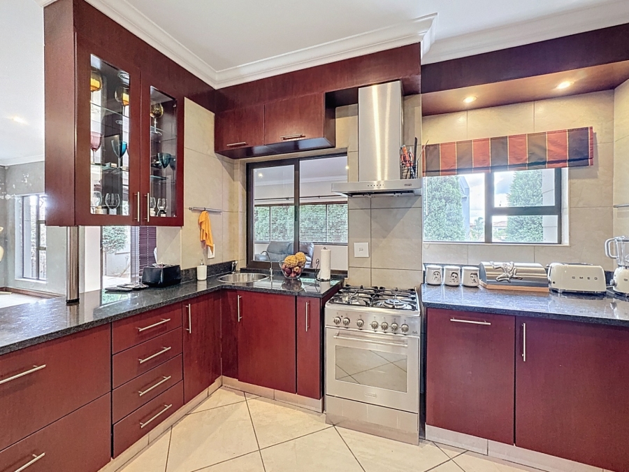 To Let 4 Bedroom Property for Rent in Leeuwenhof Estate Gauteng