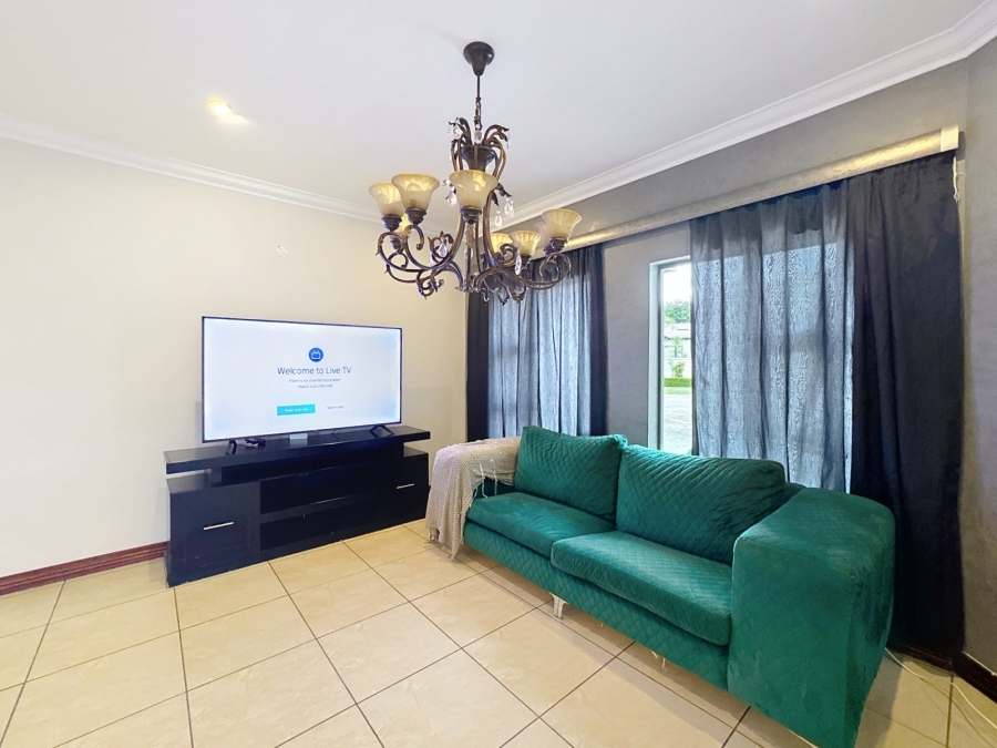 To Let 4 Bedroom Property for Rent in Leeuwenhof Estate Gauteng