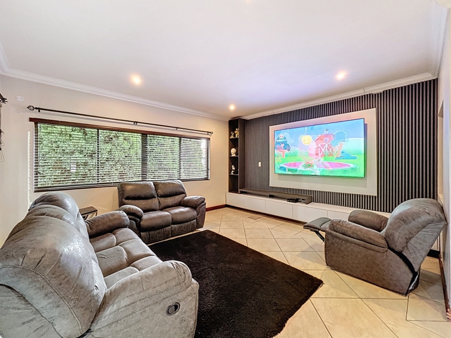 To Let 4 Bedroom Property for Rent in Leeuwenhof Estate Gauteng