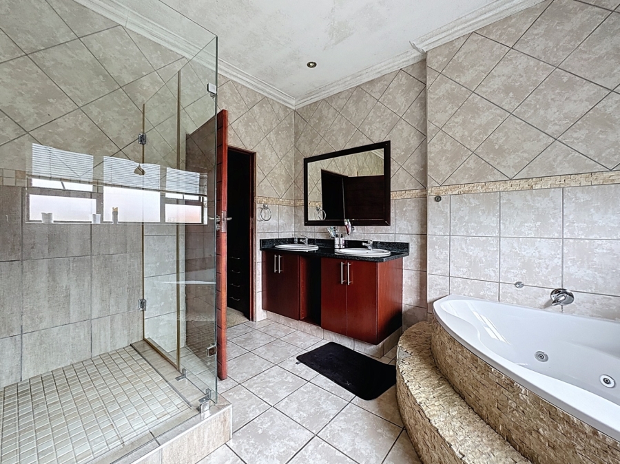 To Let 4 Bedroom Property for Rent in Leeuwenhof Estate Gauteng