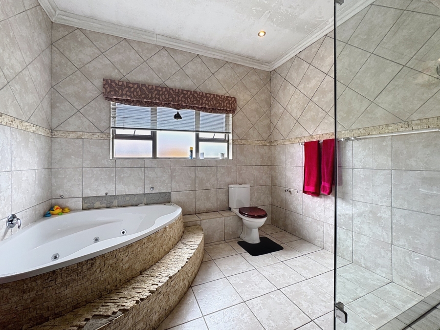 To Let 4 Bedroom Property for Rent in Leeuwenhof Estate Gauteng