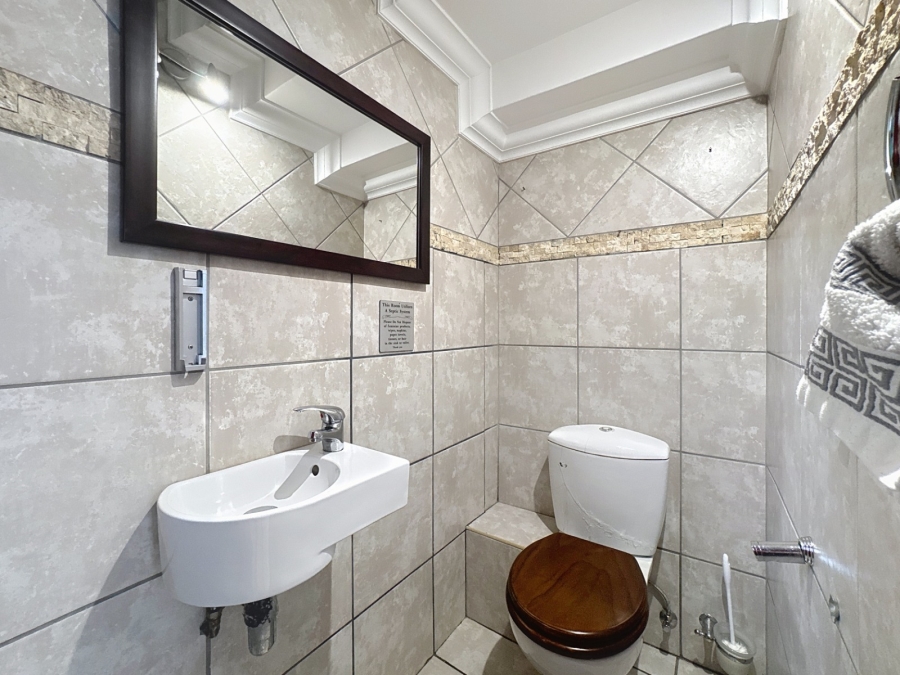 To Let 4 Bedroom Property for Rent in Leeuwenhof Estate Gauteng