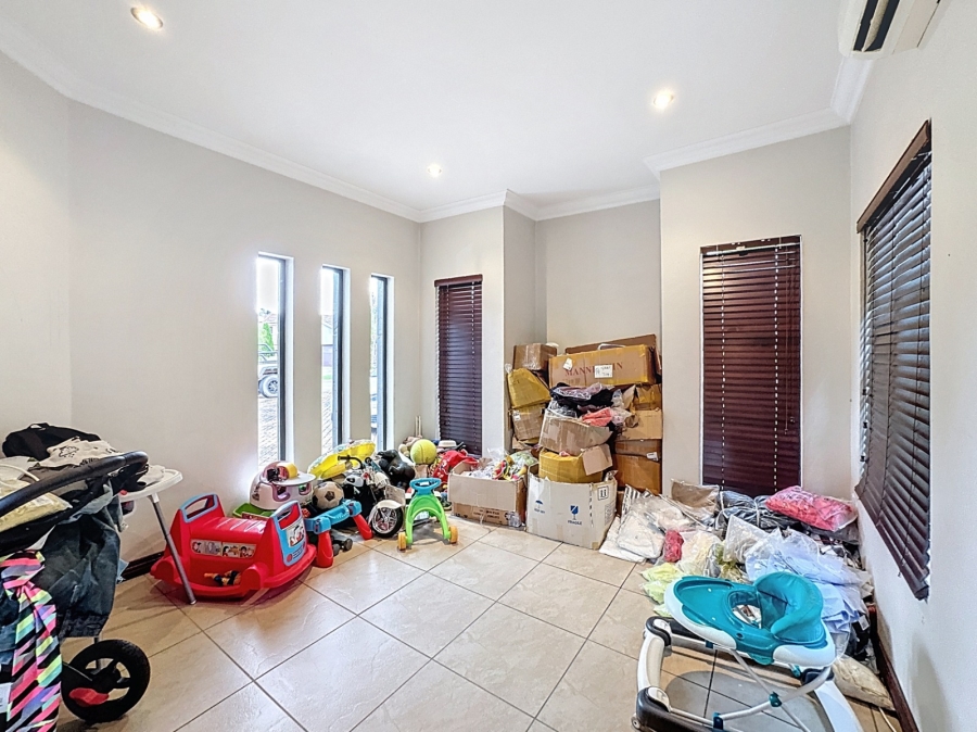 To Let 4 Bedroom Property for Rent in Leeuwenhof Estate Gauteng