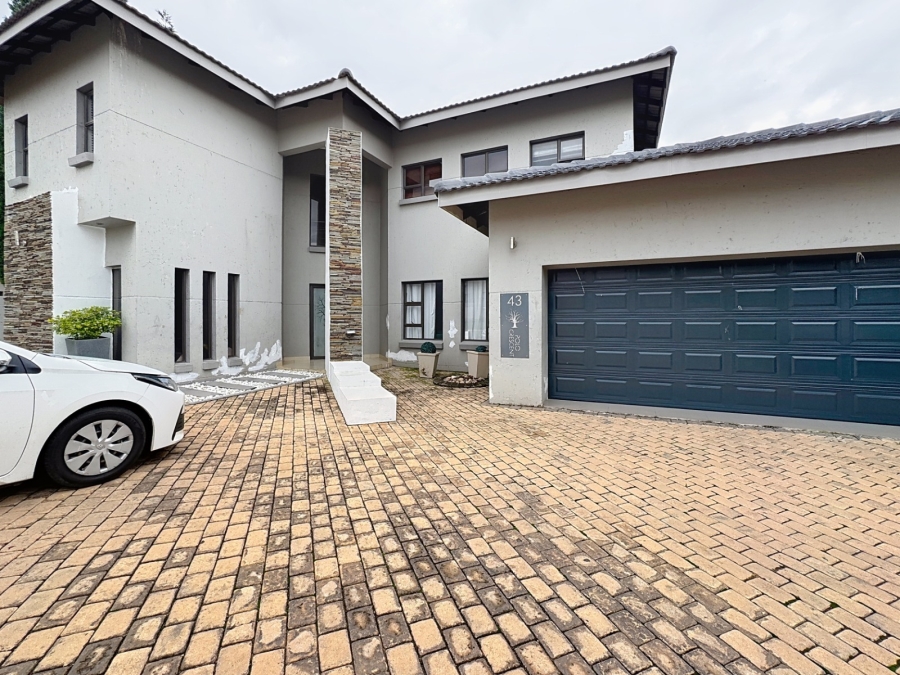 To Let 4 Bedroom Property for Rent in Leeuwenhof Estate Gauteng