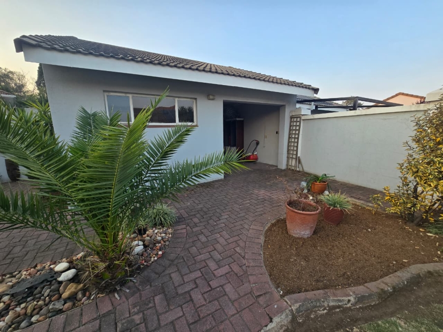 To Let 2 Bedroom Property for Rent in Three Rivers Proper Gauteng