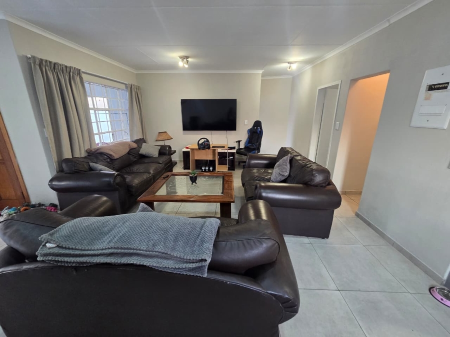 To Let 2 Bedroom Property for Rent in Three Rivers Proper Gauteng