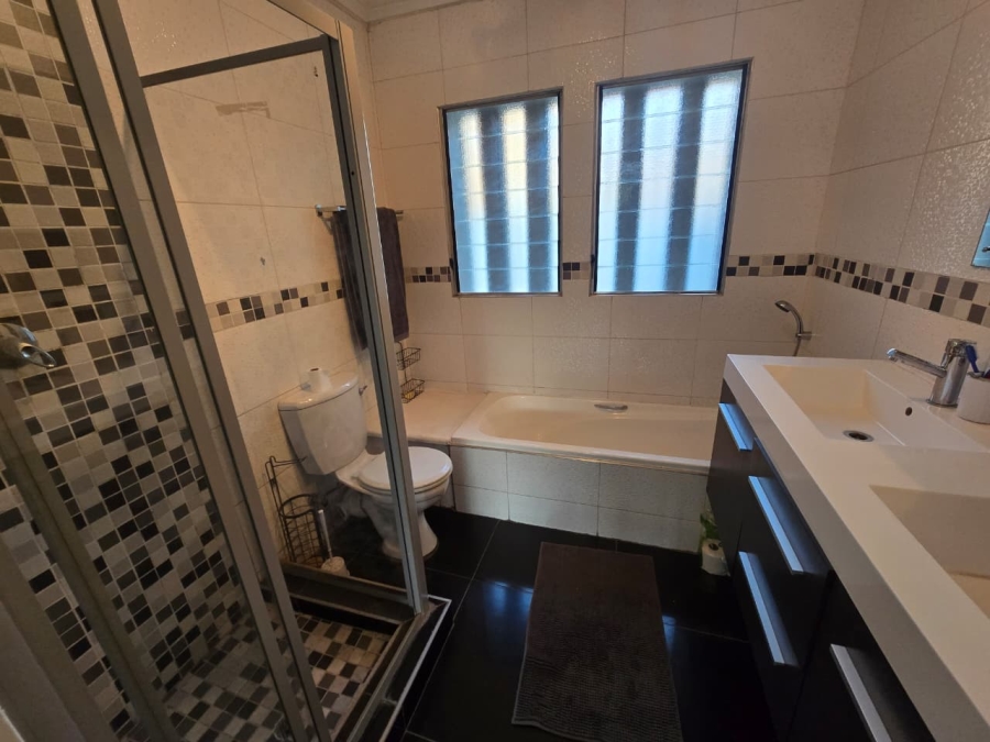 To Let 2 Bedroom Property for Rent in Three Rivers Proper Gauteng